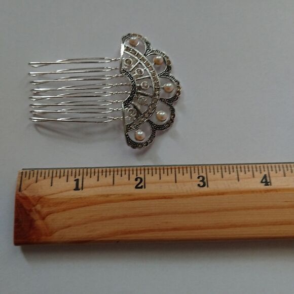 Fan Shaped Comb with crystals and pearls - Picture 4 of 7